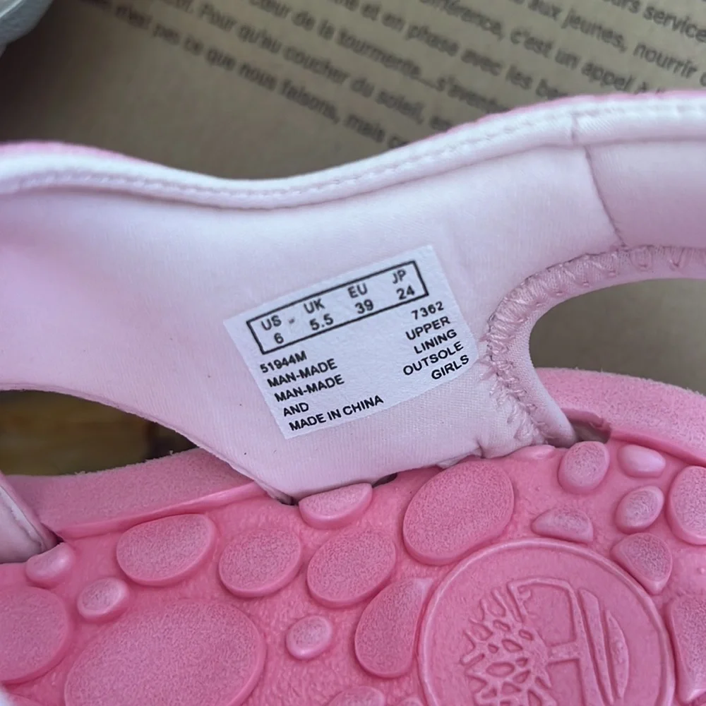 Timberland sandals Juniors size 6 sandstomper new in Box Pink (fits me womens 7)